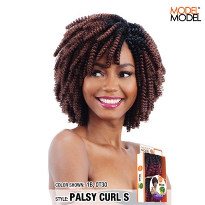 Model Model GLANCE PALSY CURL BRAID